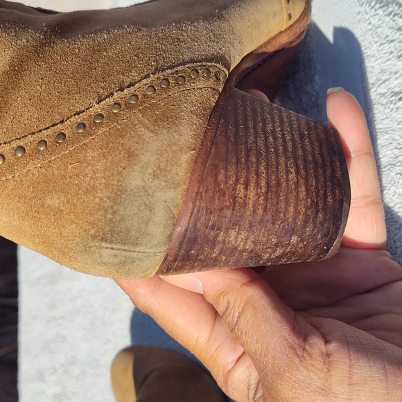 Boots - Picture 6 of 7